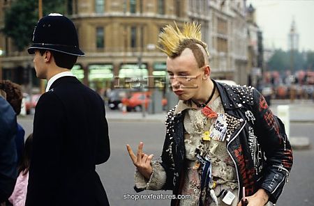 punk_fashion_london_britain_1983_495042.jpg